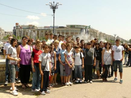 Deputatul Lucia Varga a dus 40 de copii din Aleşd în excursie la Parlament
